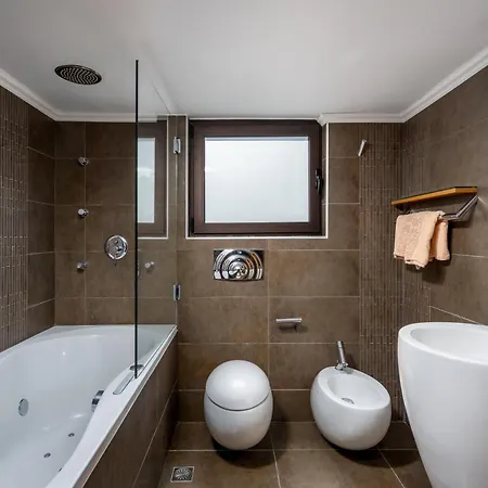 Rhodes Center Luxury Apartment *